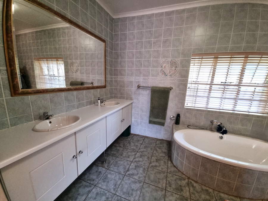 4 Bedroom Property for Sale in Protea Park North West